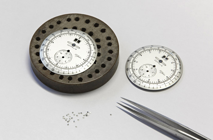 Foto-Reportage, Ziffernblätter, Pinzette
