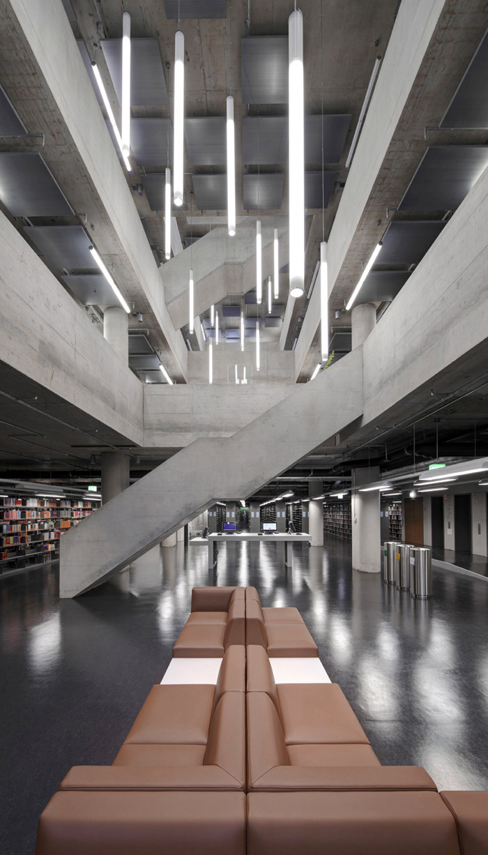 UG mit Blick ins Treppenhaus