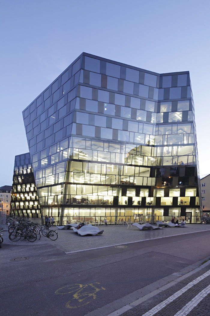 Dämmerungsaufnahme UB Freiburg