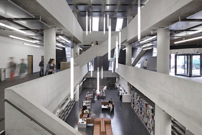 Universitätsbibliothek Freiburg EG mit Treppenhaus