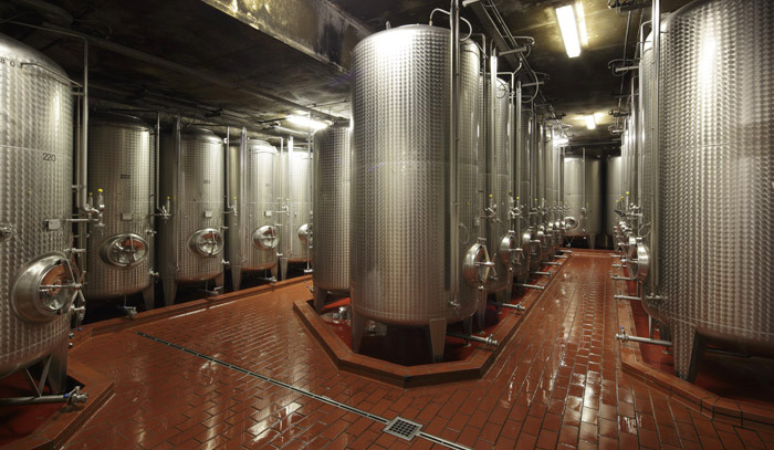 Weinkeller, Metallbehälter