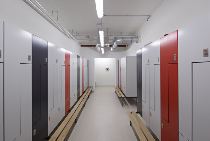 Uniklinik Freiburg, Umkleide-Kabine, Spinte