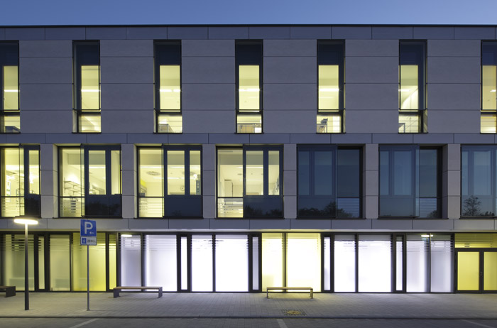 Uniklinik Freiburg, Dämmerungsaufnahme, 