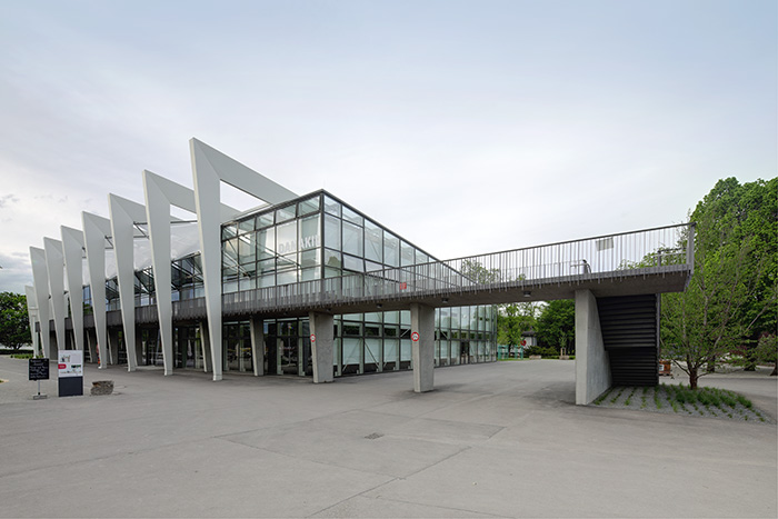 danakil aussenfoto mit Brücke