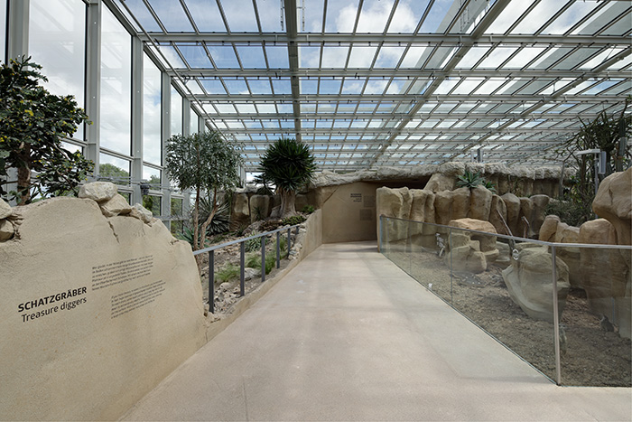 Wüstenhaus mit Glasdach fotografie