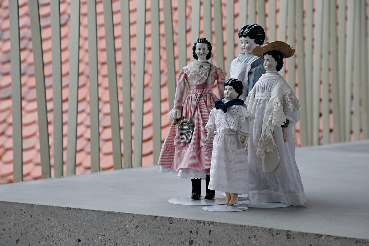 foersterhaus reute Puppen auf treppe