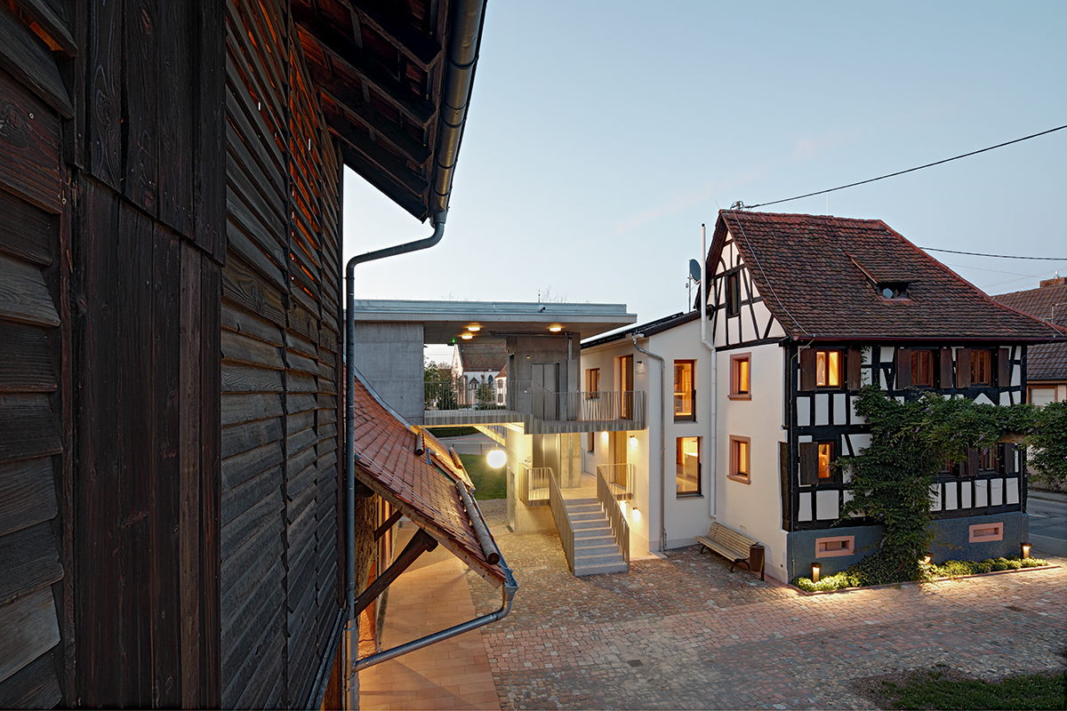 foersterhaus reute aussenaufnahme dämmerung