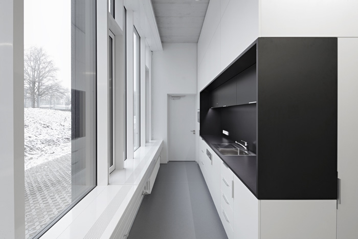 ZTZ Teeküche und Fensterfront